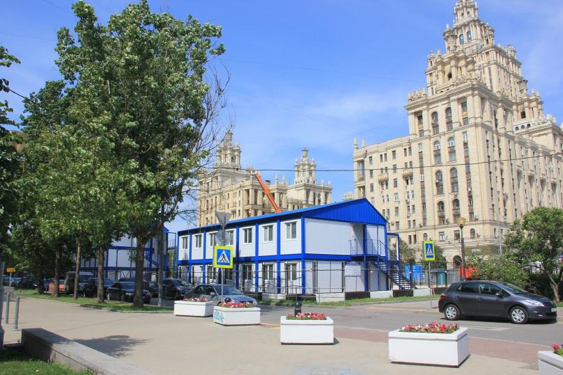 Объект строительства рядом с гостиницей "Украина"