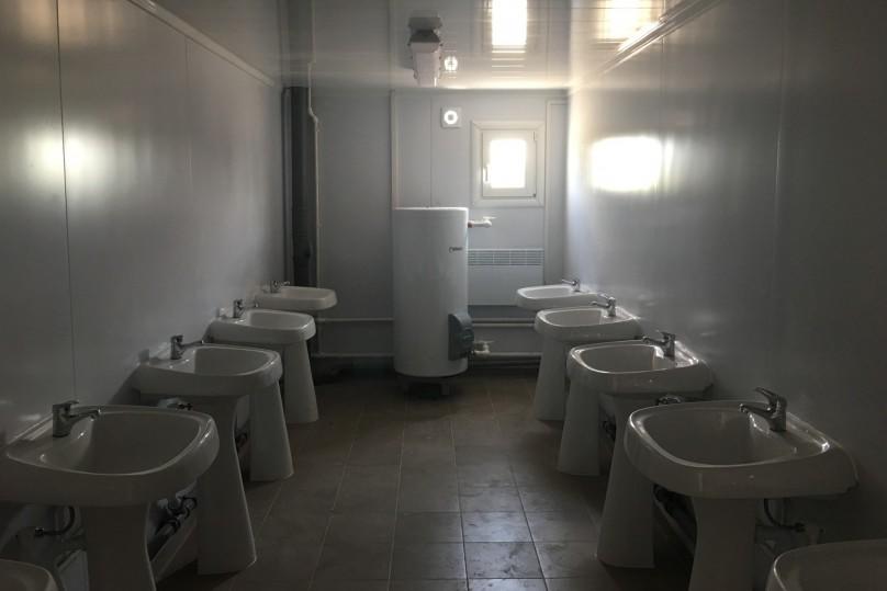 Ванная комната с умывальниками