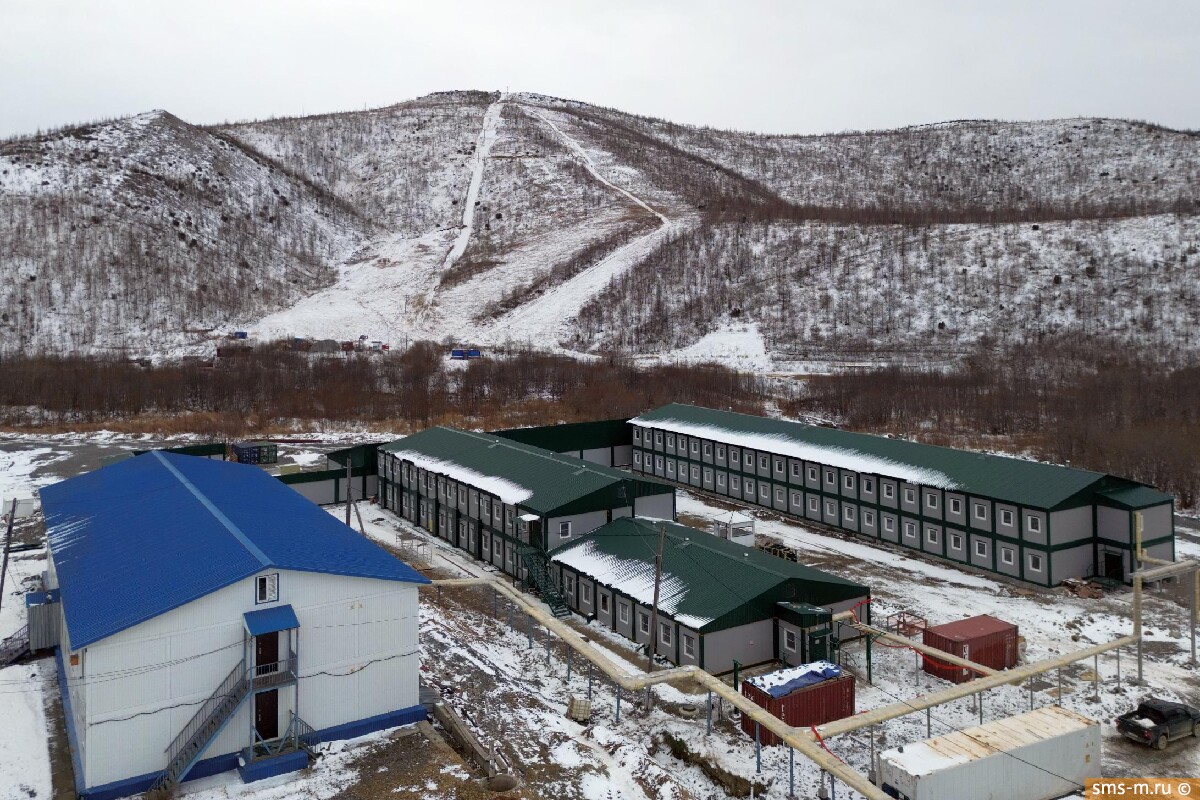 Здесь можно разглядеть детали старого и новых зданий